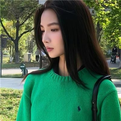 校服的裙摆